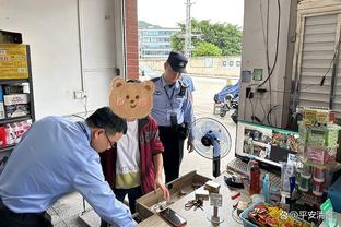 三节未打完里夫斯已得到赛季新高的24分 但本场不计入本赛季统计